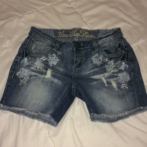 Size 5 Vanilla Star Denim Cutoff Shorts w/ Design